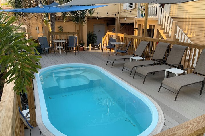 Pool 122 of 171