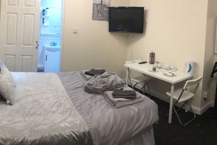 Room 2 of 6