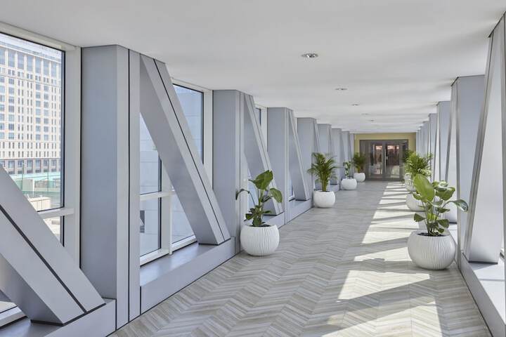 Ballroom/Hall 87 of 103
