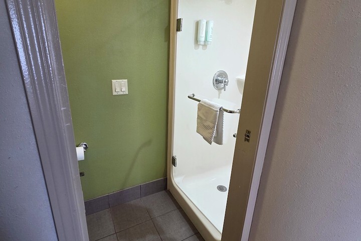 Room 10 of 30