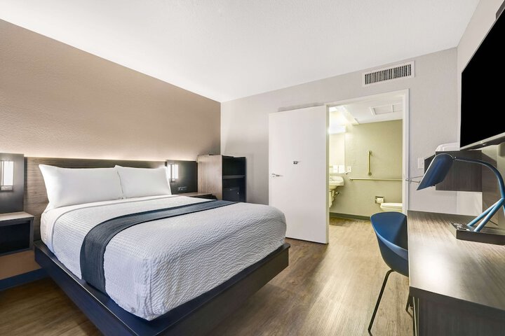 Room 2 of 36