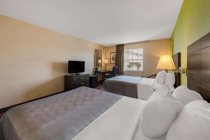 2 Double Beds (7 of 13)