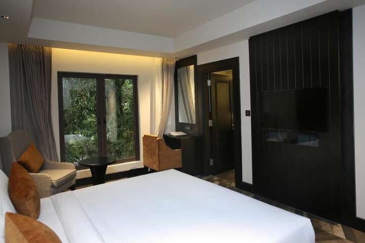 Room 12 of 43