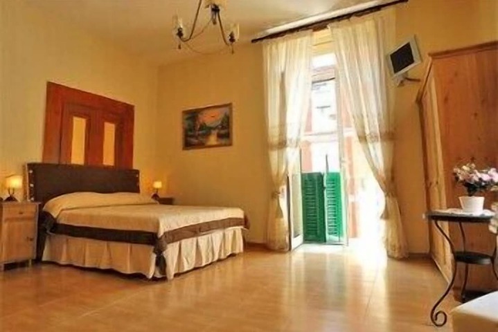 Room 5 of 18