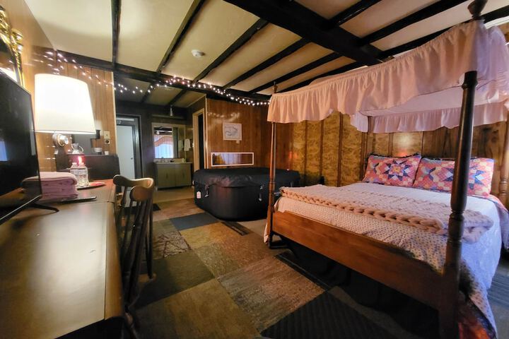 2 Double Beds (24 of 28)