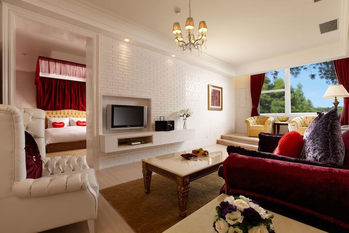 Room 33 of 108