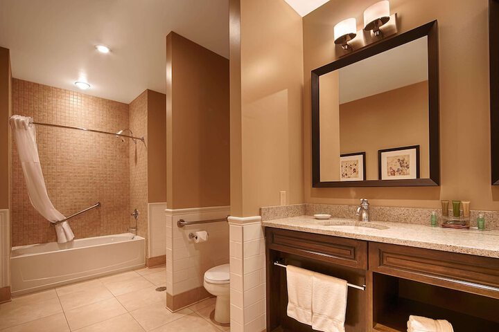 Suite 1 King Bed Second Floor Jetted Tub Fireplace Living Area Microwave and Refrigerator Full Breakfast (8 of 11)