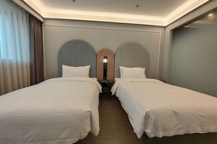 Room 16 of 52