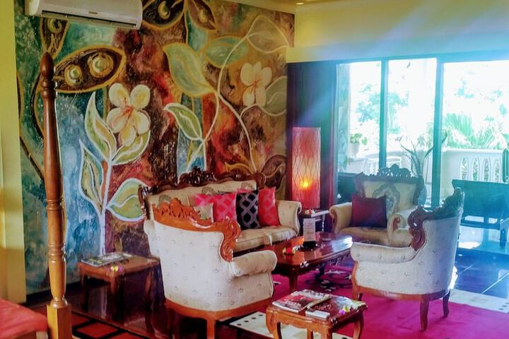 Room 16 of 103