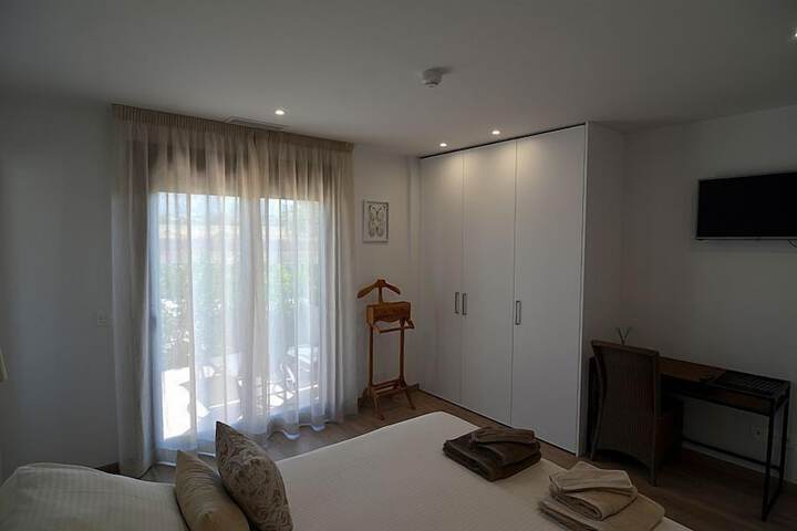 Room 10 of 90