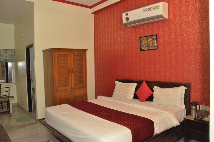 Room 35 of 60