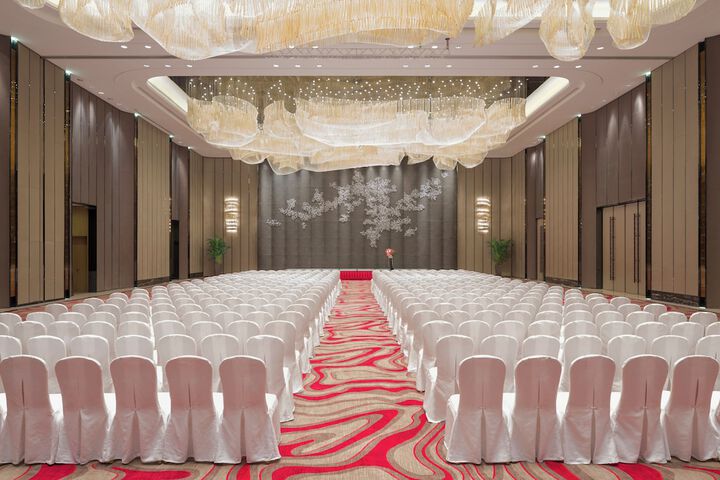 Ballroom/Hall 30 of 36