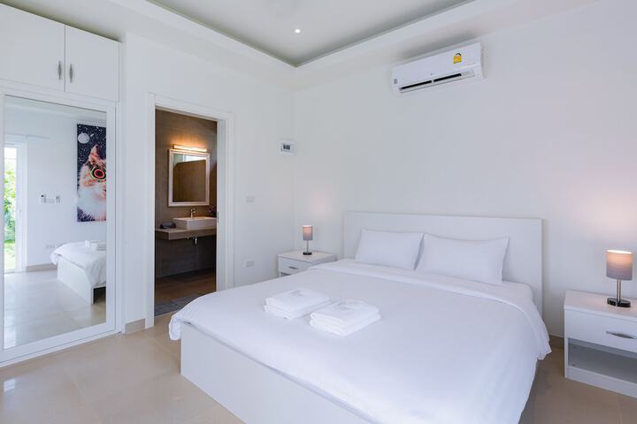Room 4 of 29