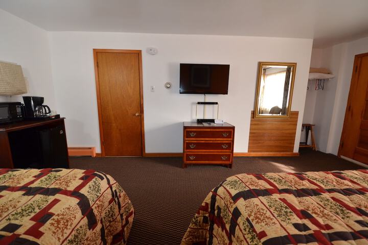 1 Queen Bed (11 of 30)