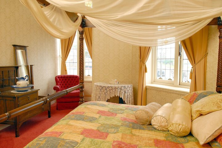 Room 5 of 38