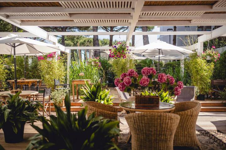 Hotel Saraceno Resort with Private Beach