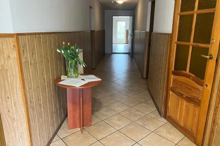 Room 10 of 16