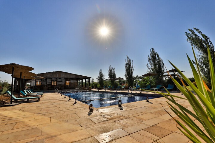 Pool 51 of 107