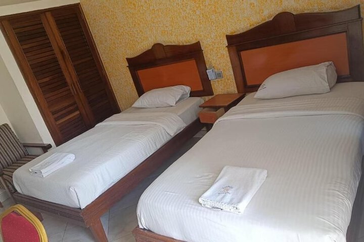 Room 25 of 43