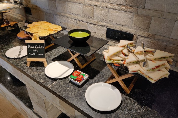 Dining 55 of 86