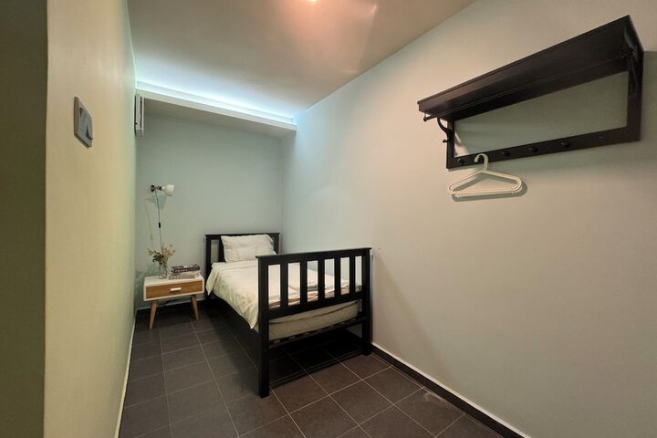 Room 2 of 49