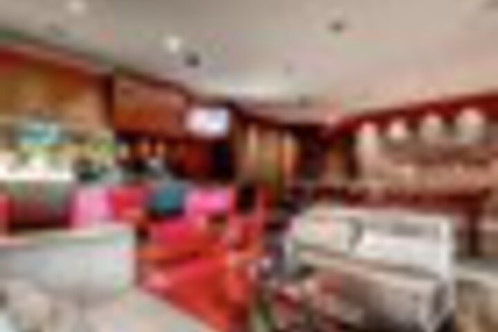 Lounge 218 of 252