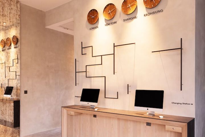 Business Center 87 of 89