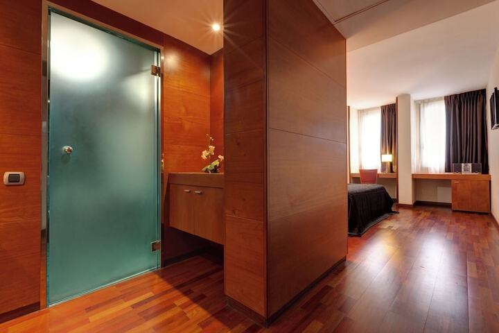 Room 8 of 64