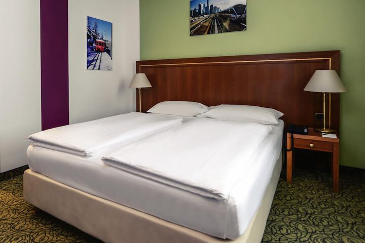 Room 4 of 97