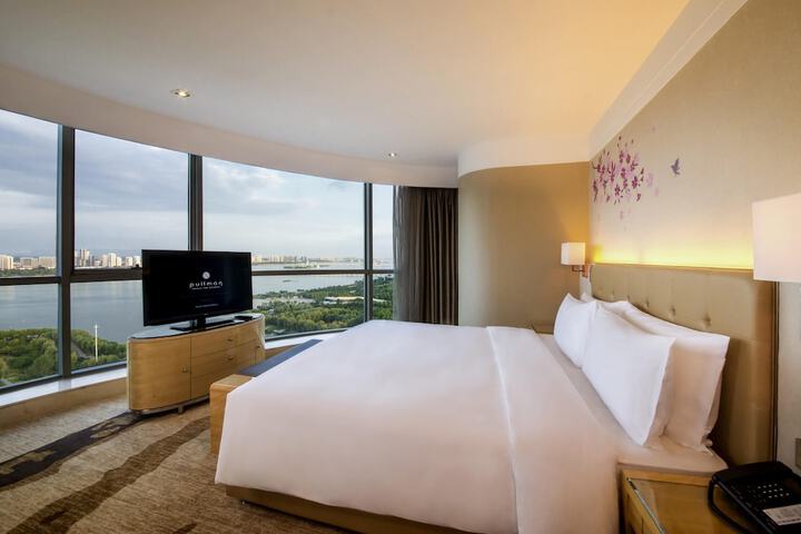 Room 10 of 72
