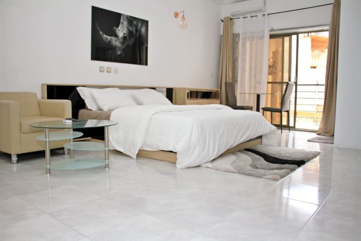 Room 2 of 10