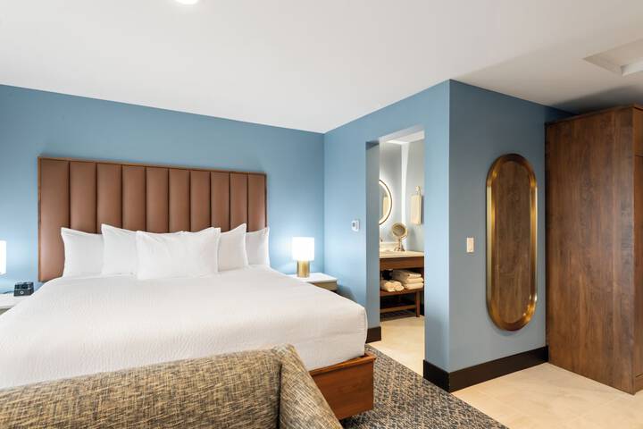 Room 19 of 220