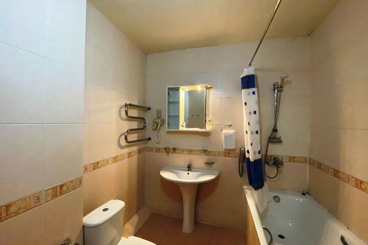 Room 50 of 106