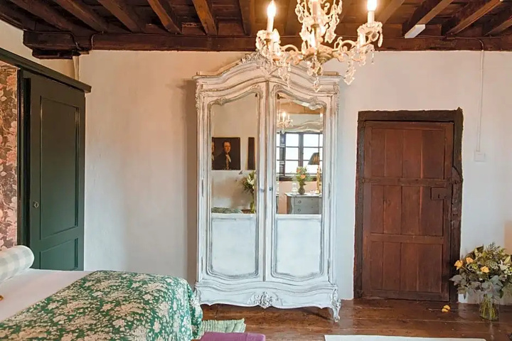 Room 3 of 20