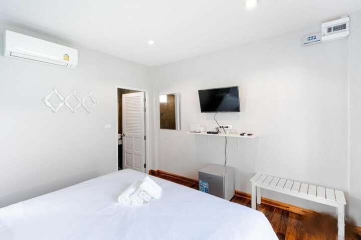 Room 6 of 38