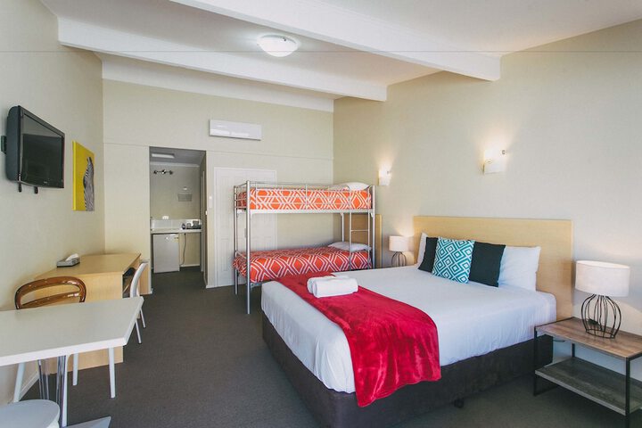 Room 4 of 27