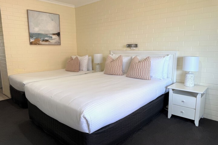 Room 8 of 34