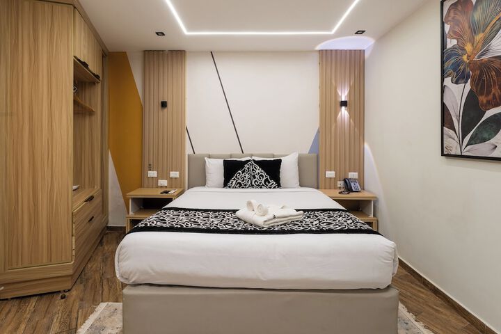 Room 6 of 119
