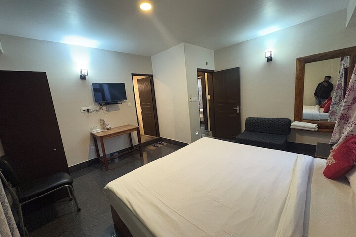 Room 8 of 48