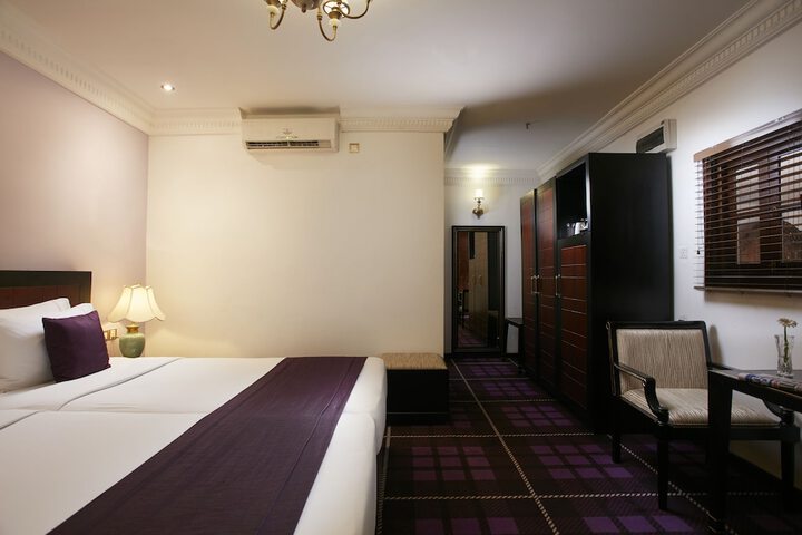 Room 34 of 113