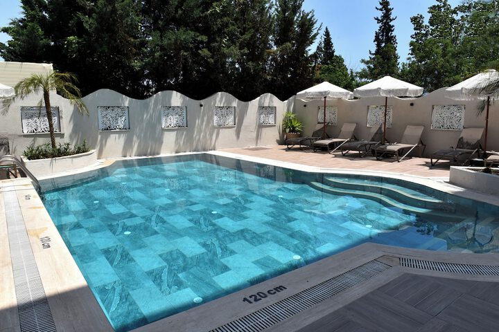 Pool 38 of 54
