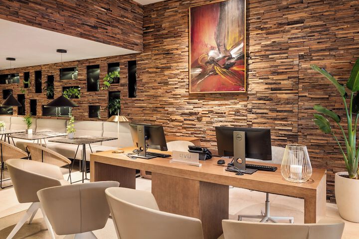 Lounge 120 of 125