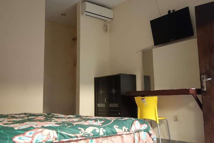 Room 13 of 48