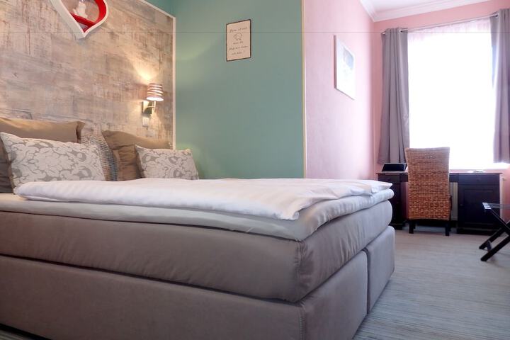 Room 17 of 77