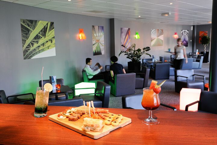 Lounge 95 of 113