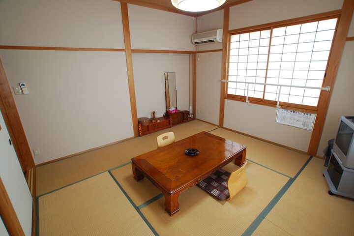 Room 9 of 37