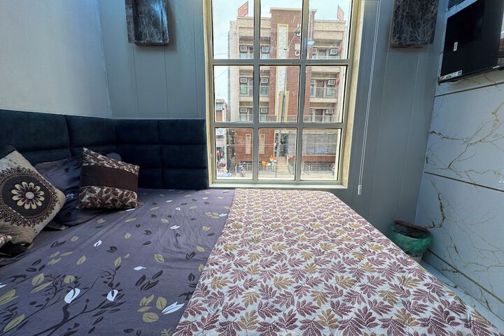 Room 12 of 36