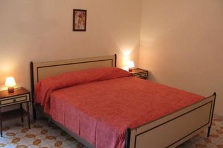 Room 5 of 18