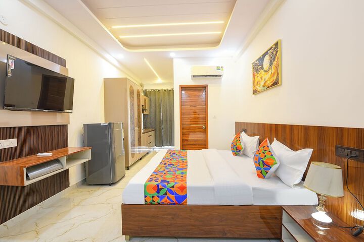 Room 9 of 32