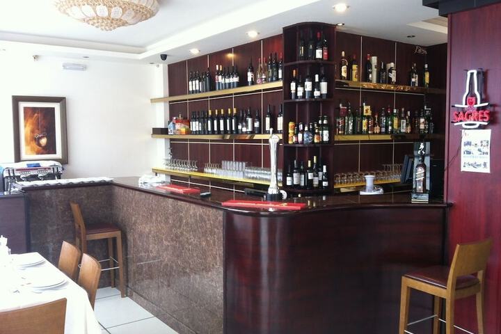 Lounge 15 of 26